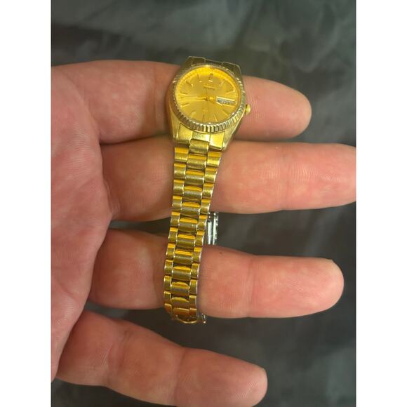 Seiko 2A23-0039 Gold Tone Women’s Watch! New Battery. main image 9